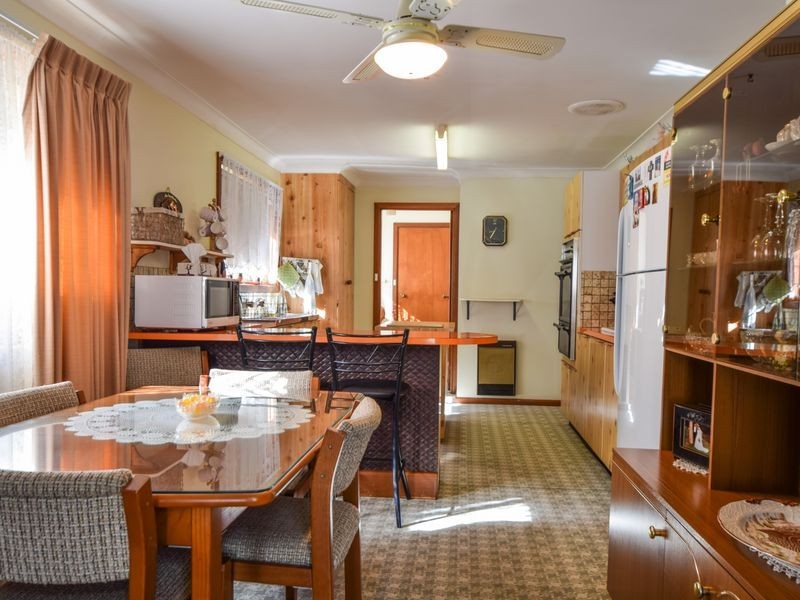 2 Dwyer Drive, Young NSW 2594