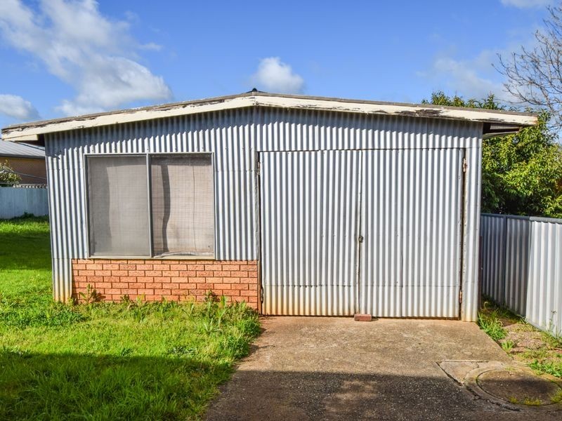 2 Dwyer Drive, Young NSW 2594