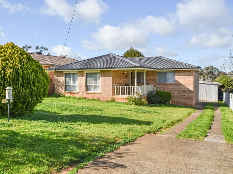 2 Dwyer Drive, Young NSW 2594