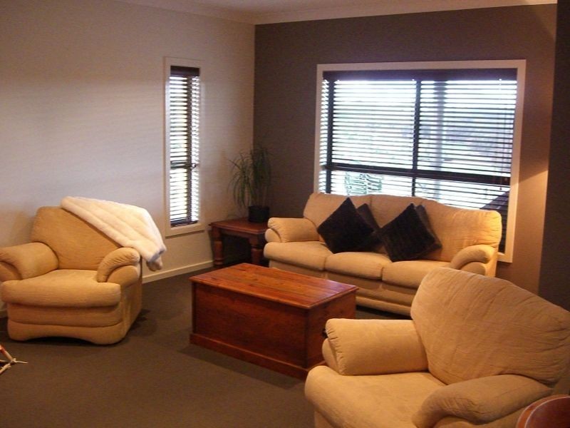 12 Hills St, Young NSW 2594