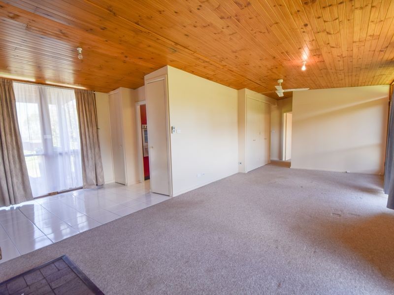 87 Blackett Avenue, Young NSW 2594