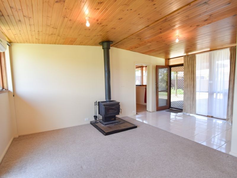 87 Blackett Avenue, Young NSW 2594