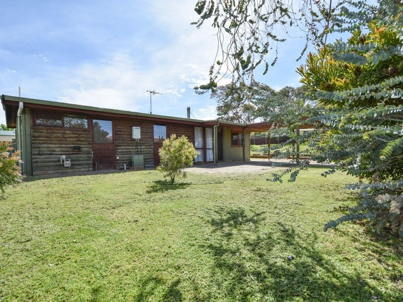 87 Blackett Avenue, Young NSW 2594