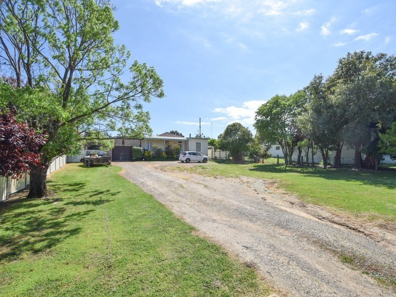 91 Edwards Street, Young NSW 2594