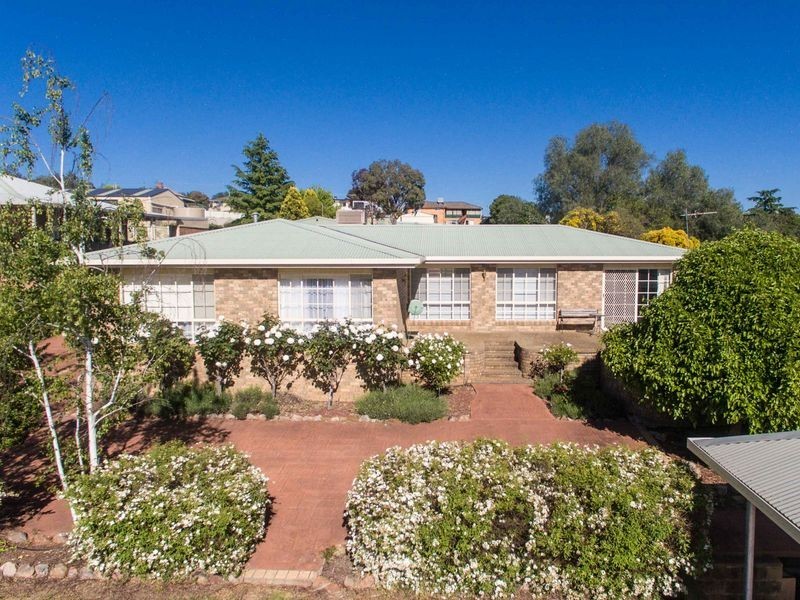 77 Binalong Street, Young NSW 2594