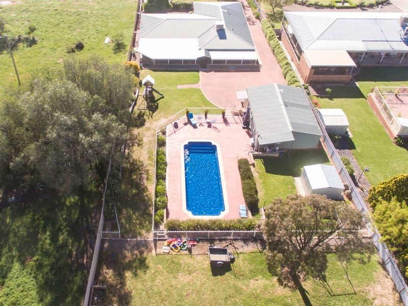 77 Binalong Street, Young NSW 2594