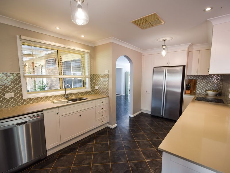 77 Binalong Street, Young NSW 2594