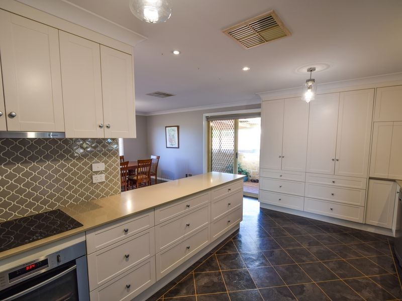 77 Binalong Street, Young NSW 2594