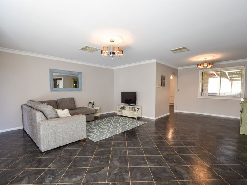 77 Binalong Street, Young NSW 2594