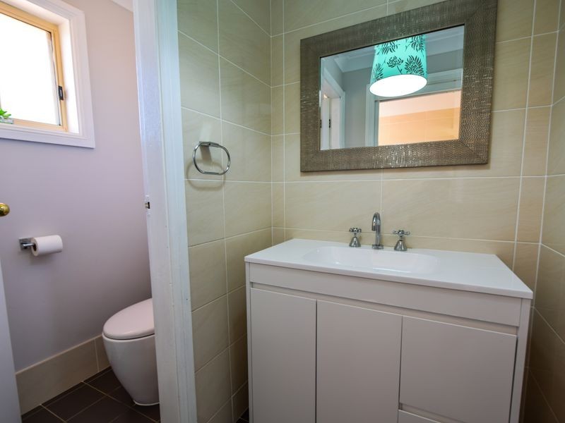 77 Binalong Street, Young NSW 2594