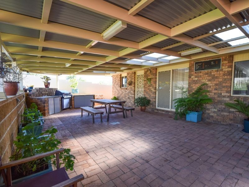 77 Binalong Street, Young NSW 2594