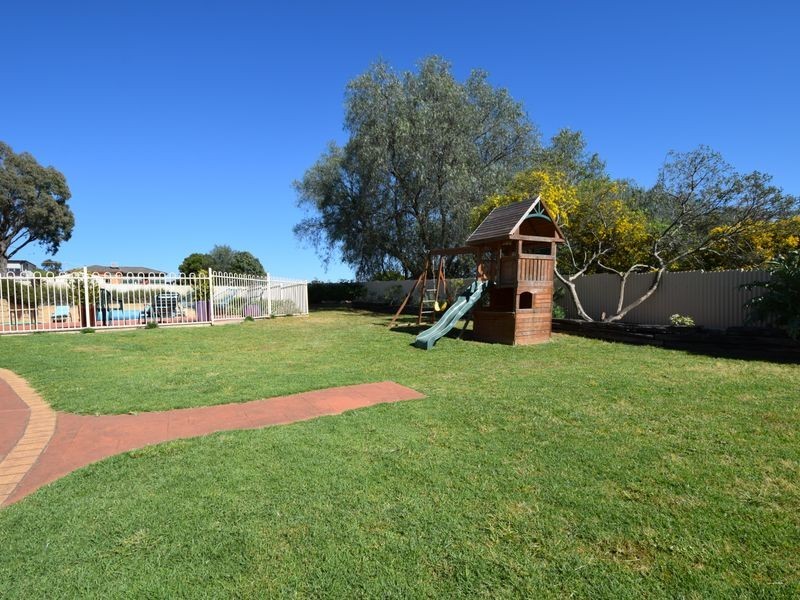 77 Binalong Street, Young NSW 2594