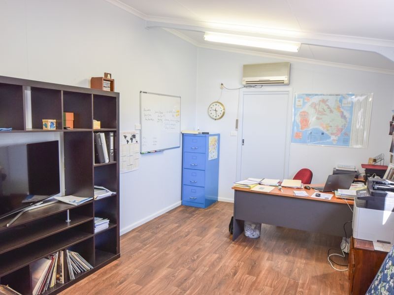 77 Binalong Street, Young NSW 2594