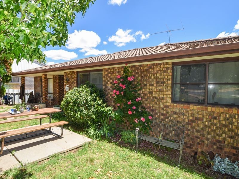 6 Normoyle Crescent, Young NSW 2594