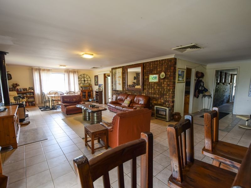 6 Normoyle Crescent, Young NSW 2594