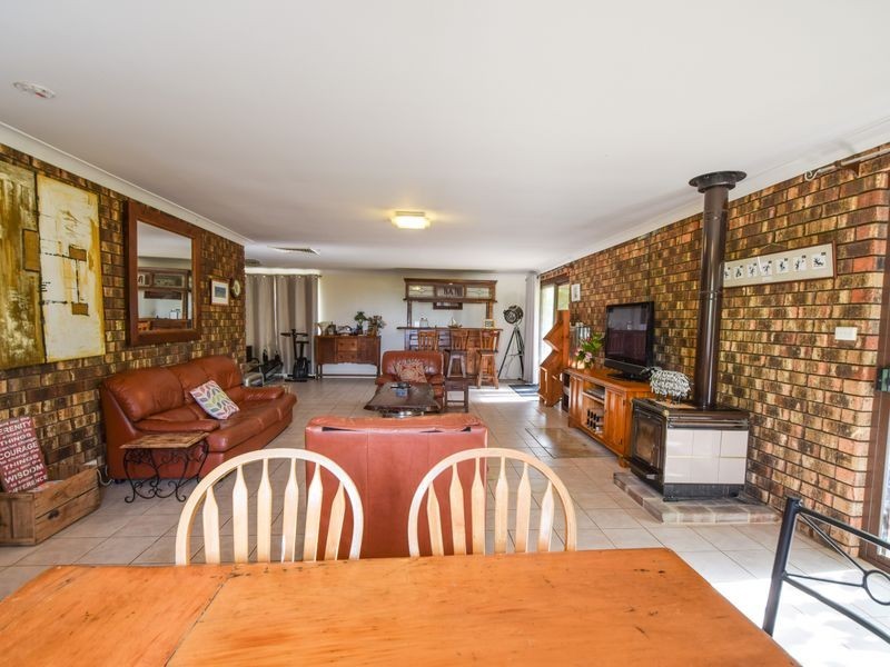 6 Normoyle Crescent, Young NSW 2594