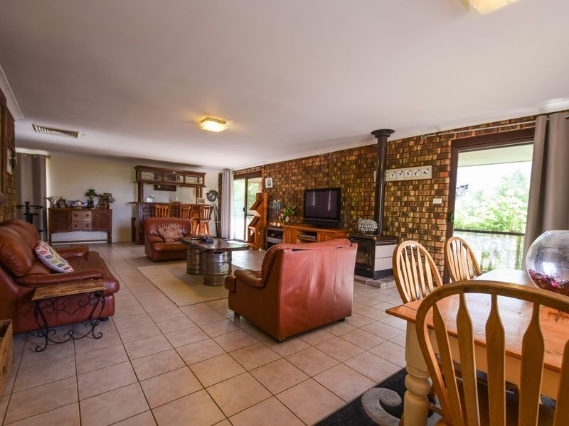 6 Normoyle Crescent, Young NSW 2594