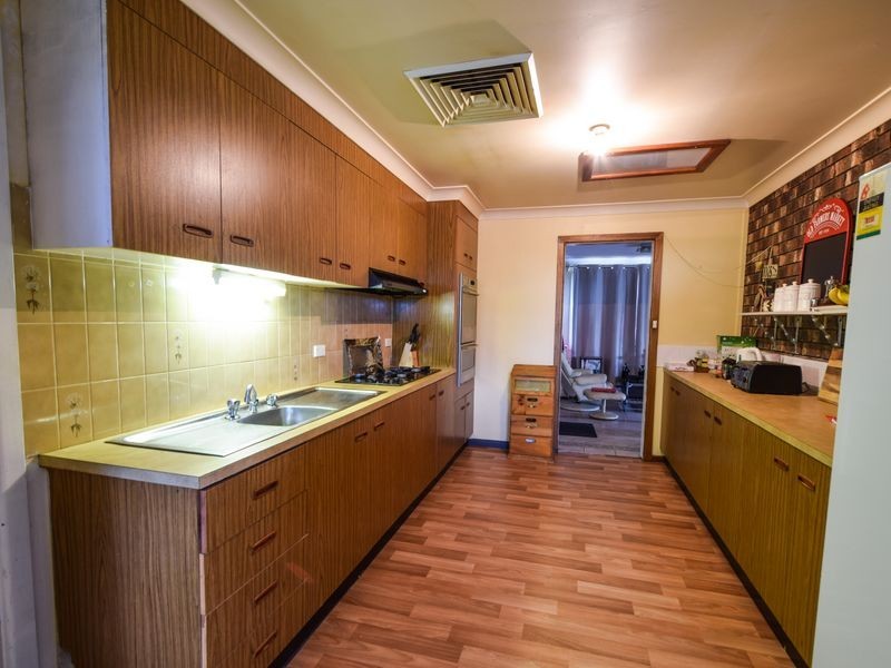 6 Normoyle Crescent, Young NSW 2594