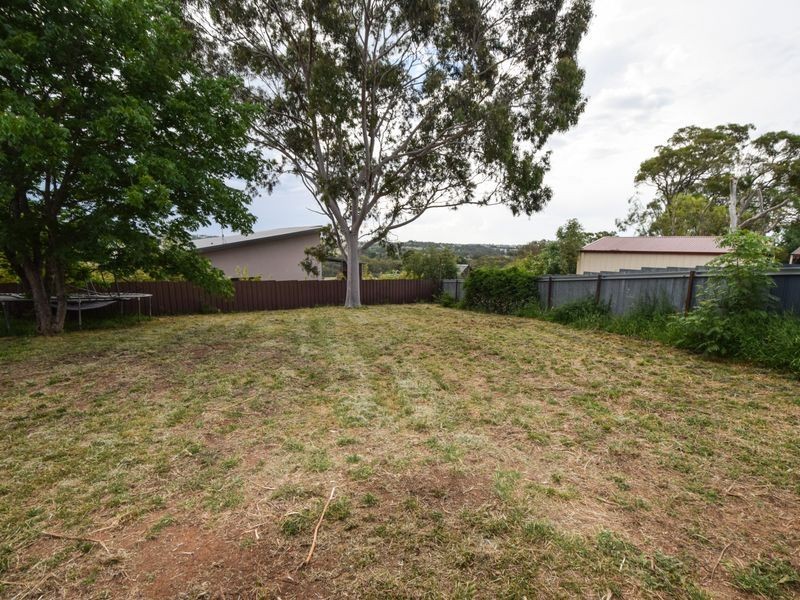 6 Normoyle Crescent, Young NSW 2594