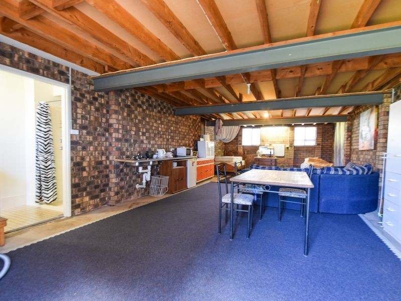 6 Normoyle Crescent, Young NSW 2594