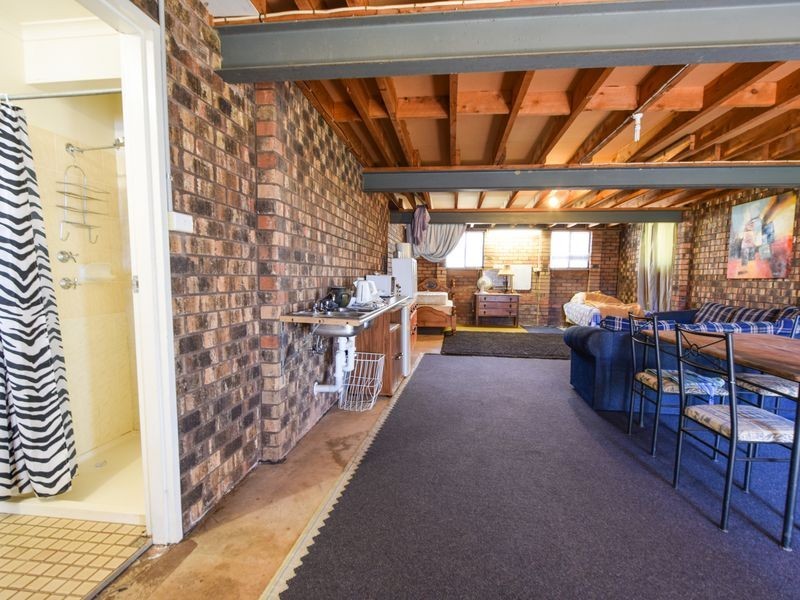 6 Normoyle Crescent, Young NSW 2594