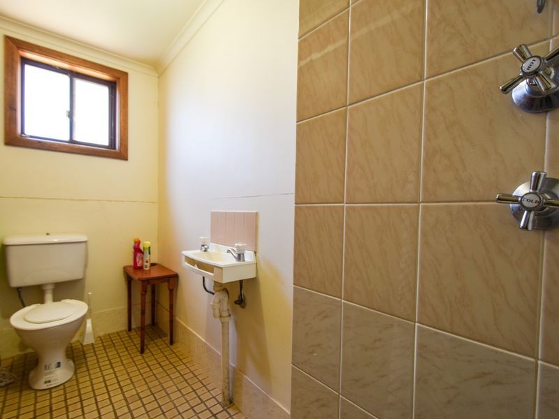 6 Normoyle Crescent, Young NSW 2594