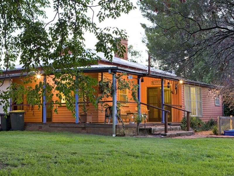 2 Purchas, Young NSW 2594