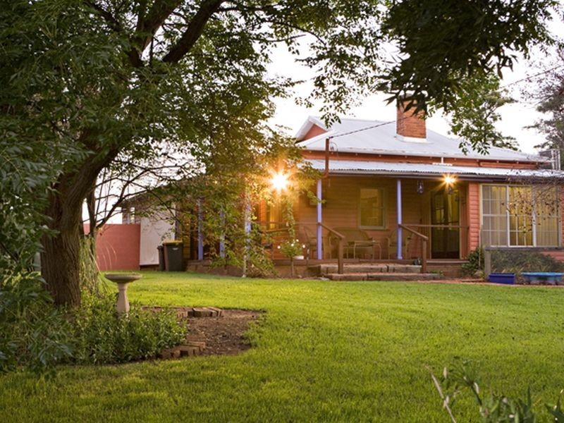 2 Purchas, Young NSW 2594