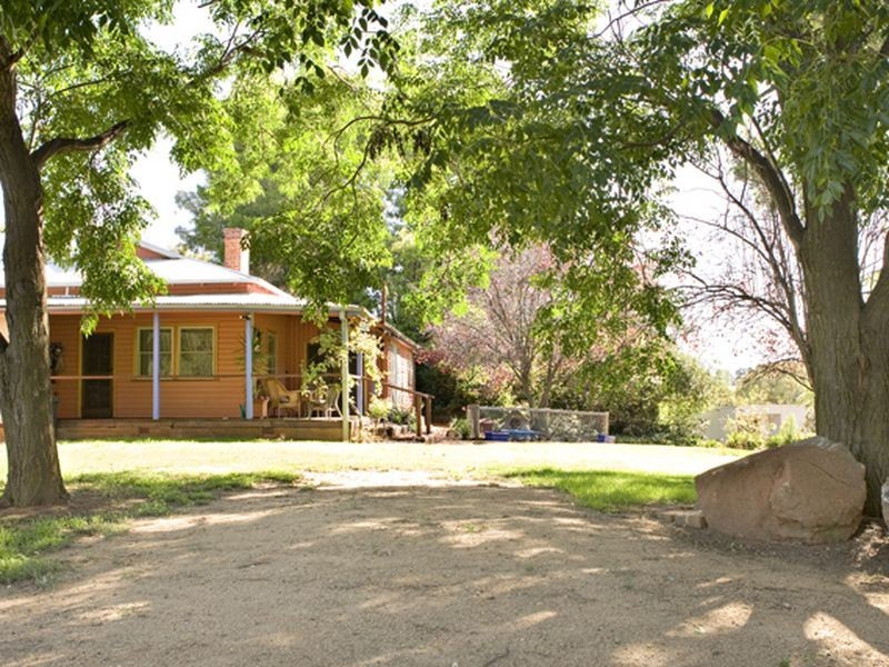 2 Purchas, Young NSW 2594