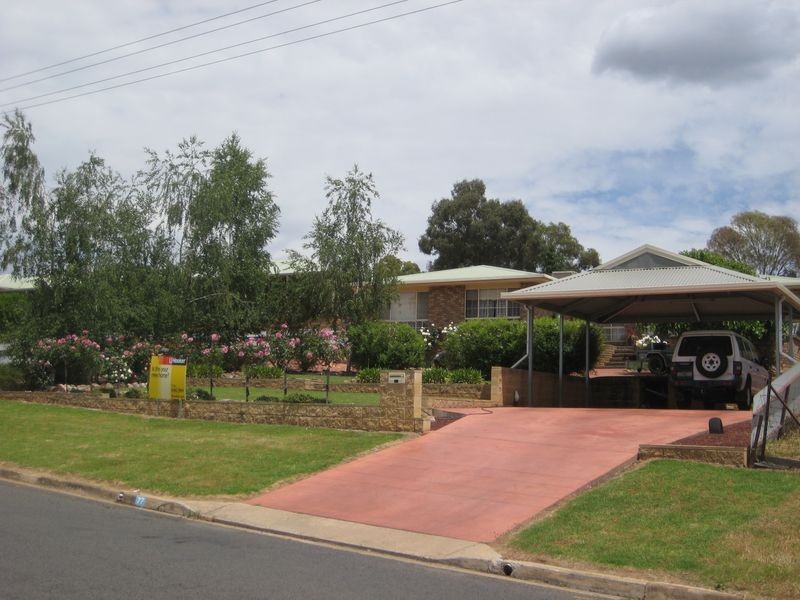 77 Binalong Street, Young NSW 2594