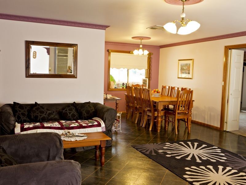 77 Binalong Street, Young NSW 2594