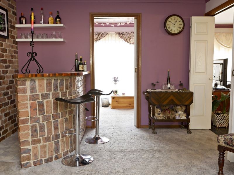 77 Binalong Street, Young NSW 2594