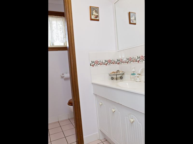 77 Binalong Street, Young NSW 2594