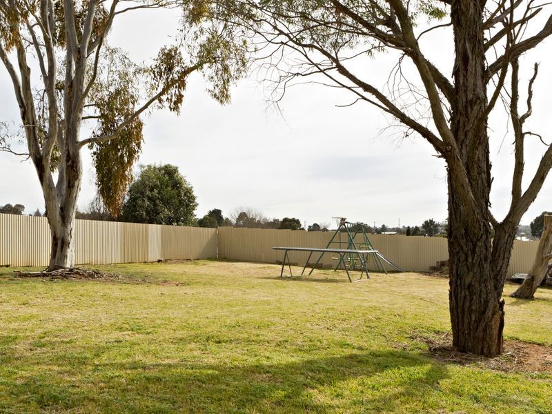 77 Binalong Street, Young NSW 2594