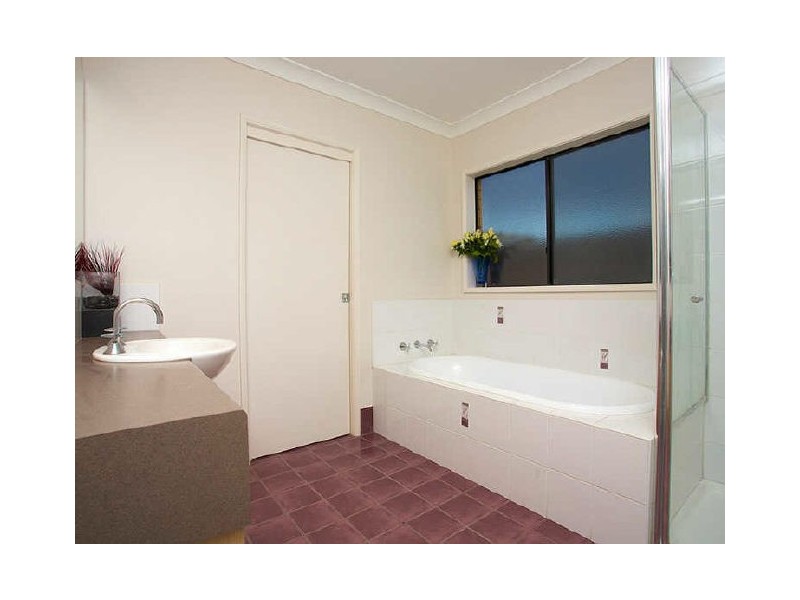 19 Hartsmere Drive, Berwick VIC 3806