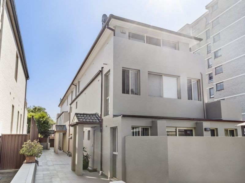2/27 Flood Street, Bondi Junction NSW 2022