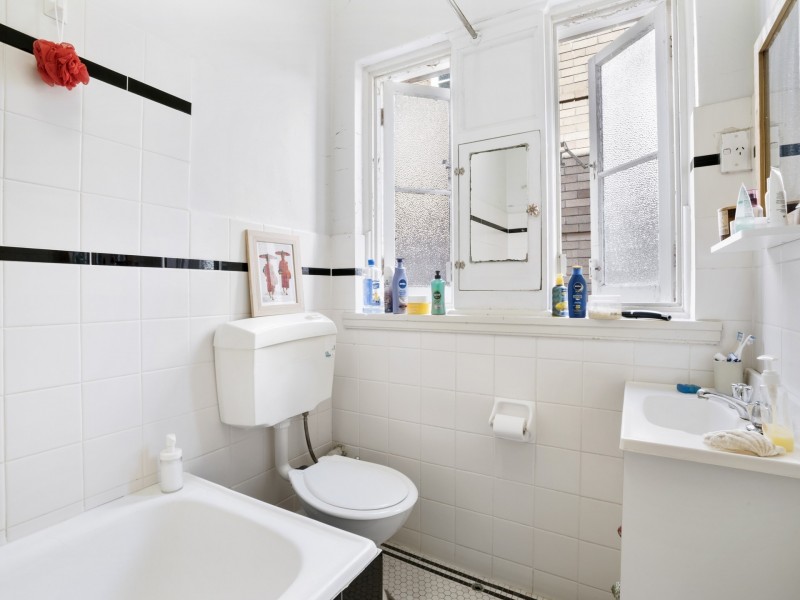 2/143 Glenayr Avenue, Bondi Beach NSW 2026