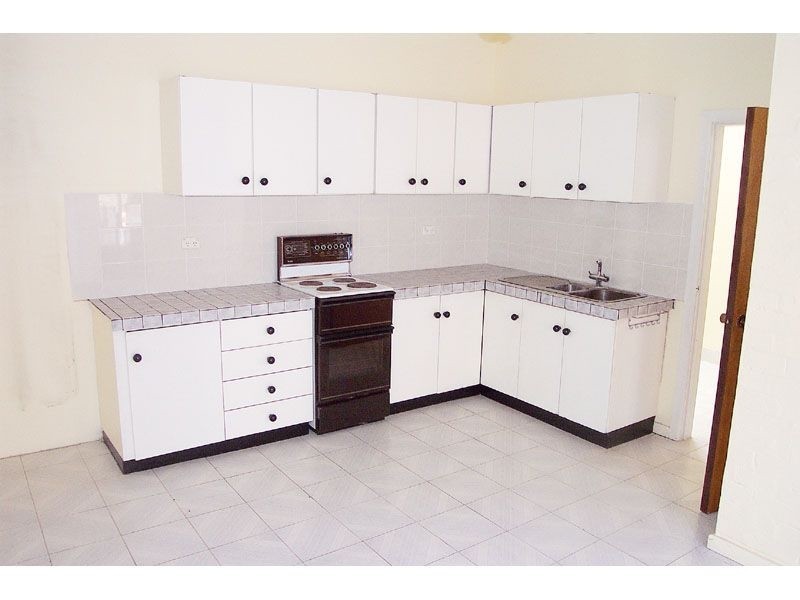 32 Anzac Parade, Kensington NSW 2033