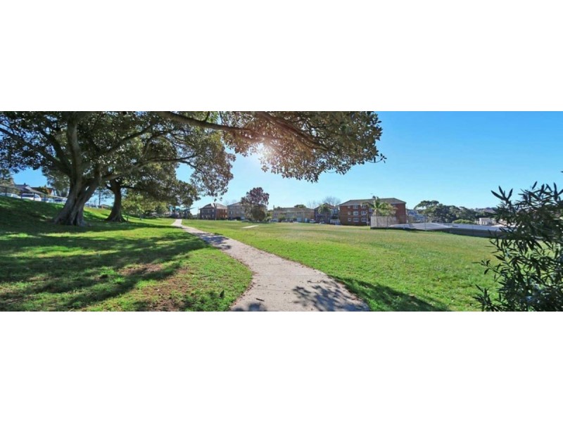 2/11 Thomas St., Coogee NSW 2034