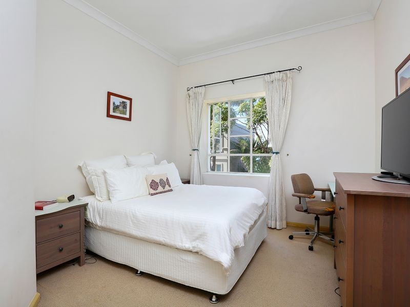 8/4 Holbrook Ave, Kirribilli NSW 2061