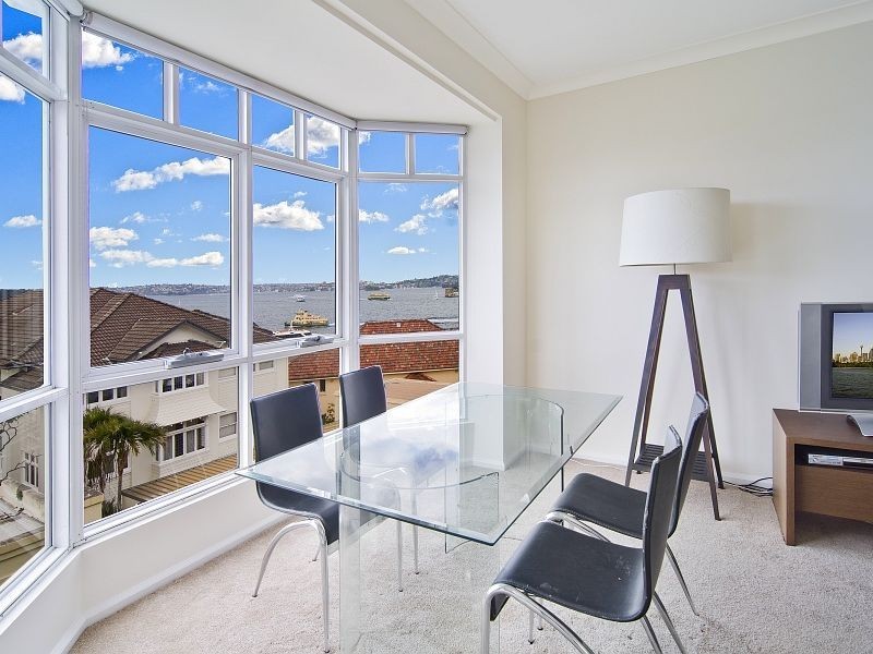 11/4 Holbrook Avenue, Kirribilli NSW 2061