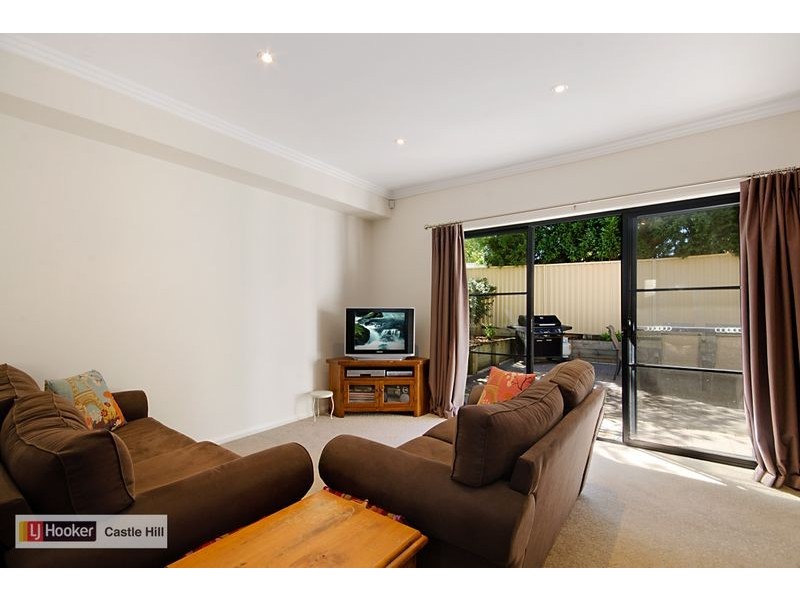 8/3 Christopher Street, Baulkham Hills NSW 2153