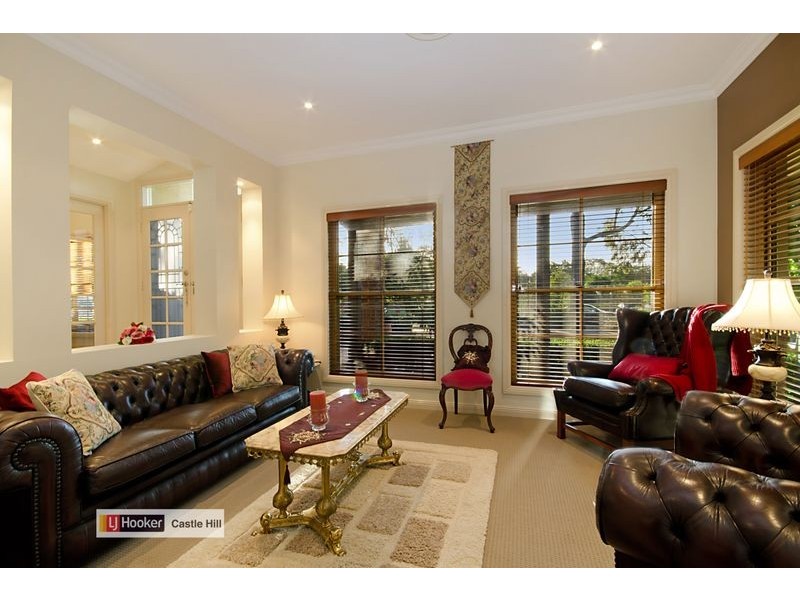 8 Lightwood Way, Beaumont Hills NSW 2155