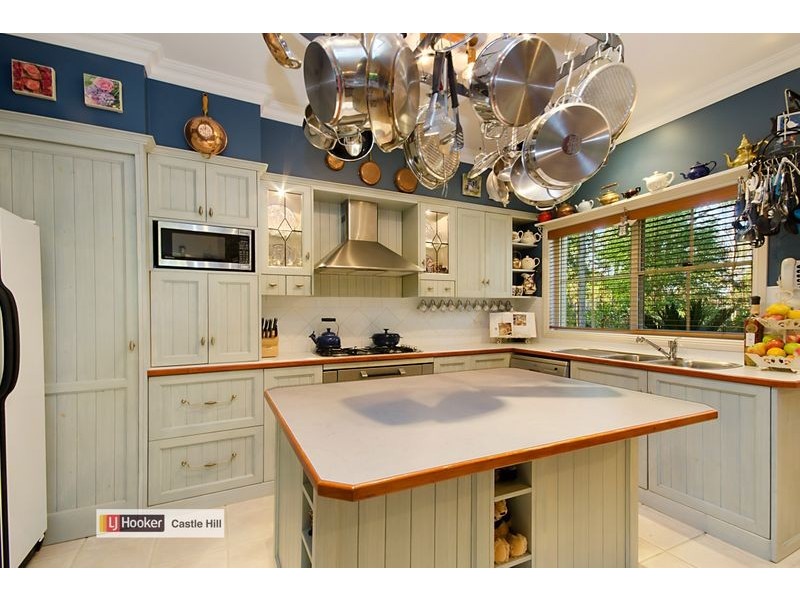 8 Lightwood Way, Beaumont Hills NSW 2155