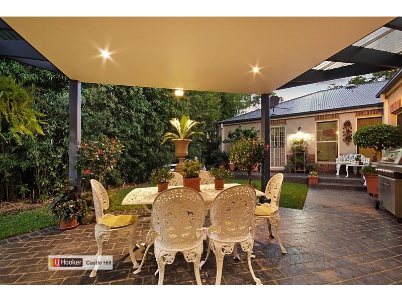 8 Lightwood Way, Beaumont Hills NSW 2155