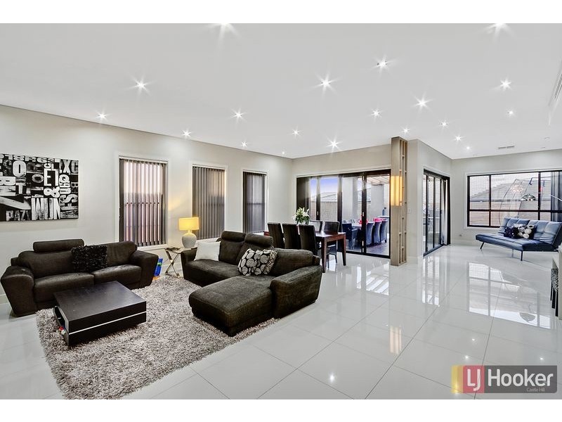 2 Popplewell Ave Stonecutters Ridge, Colebee NSW 2761