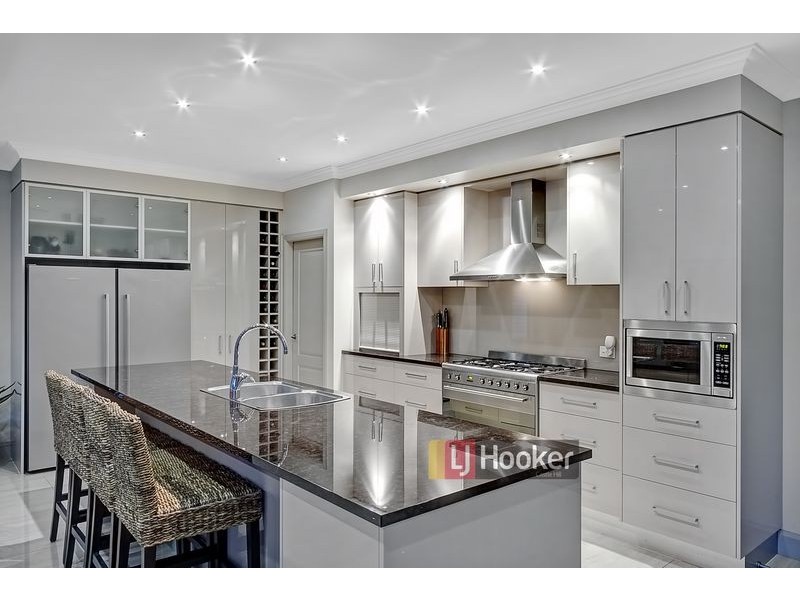 14 Waterfall Cr, Bella Vista NSW 2153