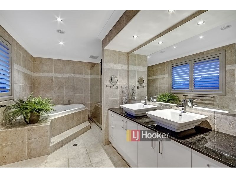 14 Waterfall Cr, Bella Vista NSW 2153