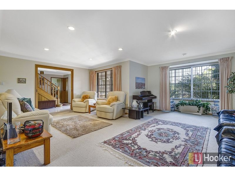 2 Erlestoke Place, Castle Hill NSW 2154