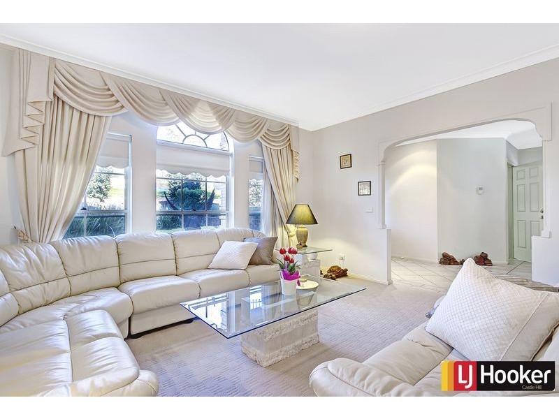 18 Balintore Drive, Castle Hill NSW 2154